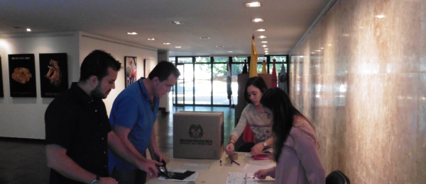 Colombianos en Brasilia asistieron a las urnas para la jornada electoral del Plebiscito
